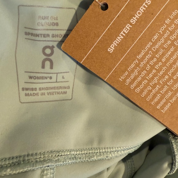 NWT On Running On Cloud Sprinter Shorts Light Blue NEW - Picture 7 of 7